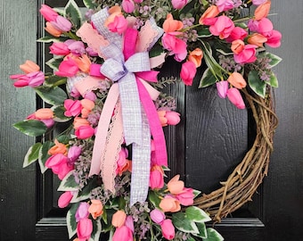Couronne de tulipes pour porte d'entrée : décoration florale printemps-été