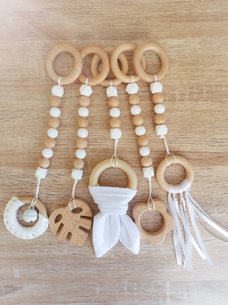 Portique Eveil Bebe 4 Arche éveil Bébé En Bois | Suspensions Landau/parc | Jouet D'éveil Sensoriel | Bois Naturel Poli | Sécurité Sans échardes Portique Eveil Bebe 4 Arche éveil Bébé En Bois | Suspensions Landau/parc | Jouet D'éveil Sensoriel | Bois Naturel Poli | Sécurité Sans échardes