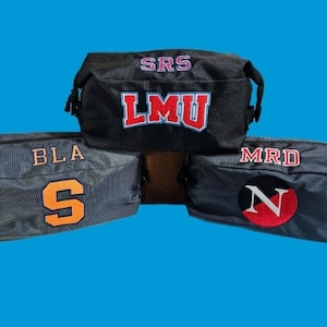 COLLEGE Reisetasche / Dopp Kit bestickt mit Schule & Personalisierung