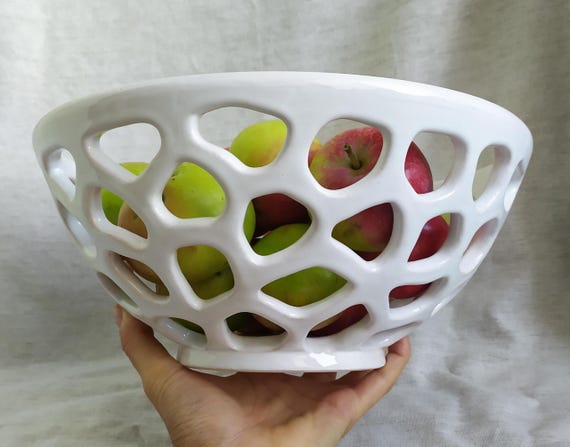 Obstschale Durchbrochene weiße Keramikschale mit Löchern Rustikale weiße Schale Obst Süßigkeiten Vase Handgemachte Keramik-Töpferei Steinzeug-Schüssel