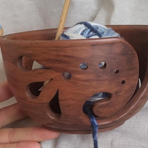 Ruffled Flower Ceramic Yarn Bowl Ceramic Knitting Caddy Yarn Organizer Knitting Bowl Crochet Bowl Pottery Yarn Bowl Handmade Clay Yarn Bowl