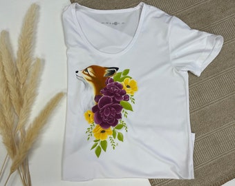 Original fox and flower painting on t-shirt for women, Hand painted animal on top, Painted flower pattern tee, Unique painted  clothes