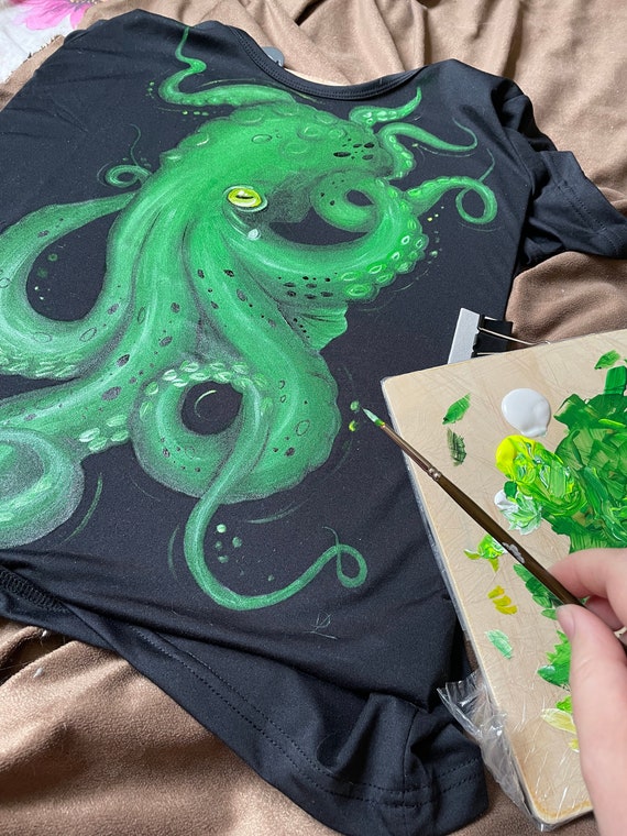 Octopus  T-shirt, Hand painted green octopus on womens tee, Sea creature  painted shirt unisex, Black painted tshirt for men, Active wear