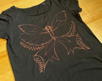 Womens butterfly bleach T shirt, Vintage streetwear bleached shirt, Simple crew neck bleach tee, Gothic metalist SciFi black girl top