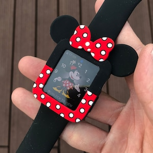 Classiche orecchie da topo nere e rosse. Custodia per orecchie da topo Apple Watch per orologio da 38-42 mm. Orecchie Disney. Orologio Disney. Custodia in silicone