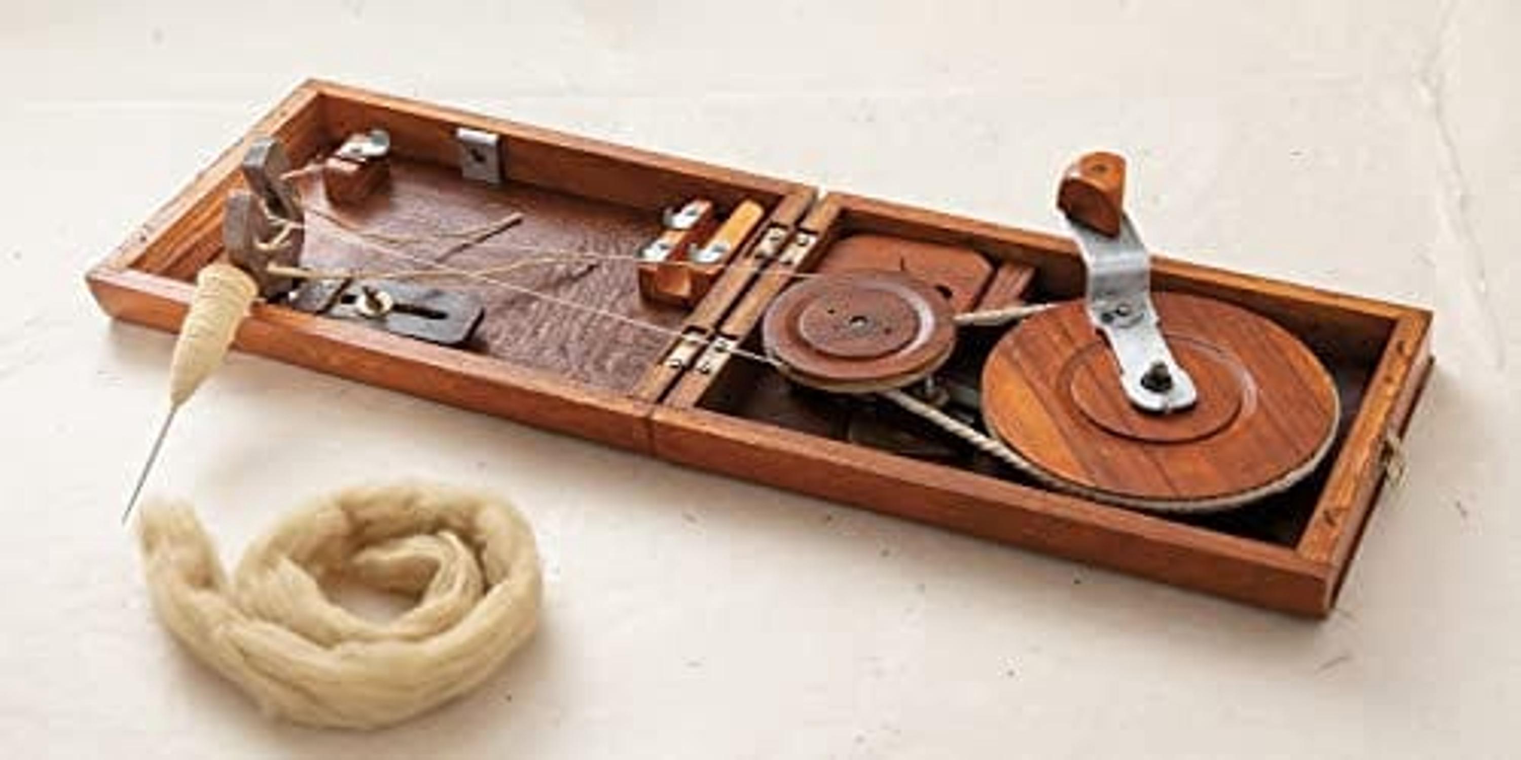チャルカ紡ぎ車 木製 手作り | カディ糸紡ぎ機 | 持ち運び可能な