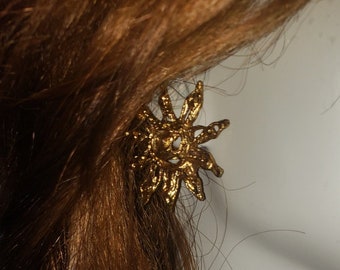 Pretty Christian LACROIX vintage 1980&#39;s star cross earrings Gold plated