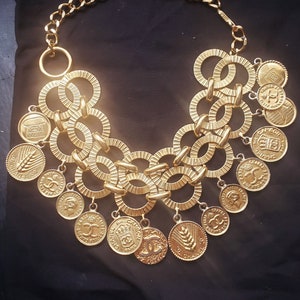Coco chanel gold necklace -  México