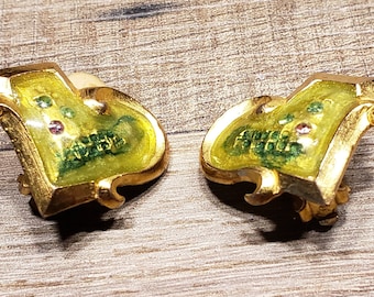 Pretty Christian LACROIX vintage 1980's Heart earrings Gold plated