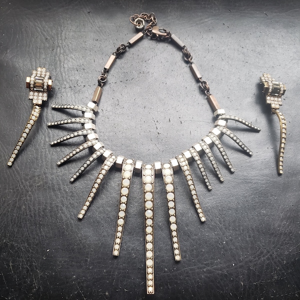 Rare parure collier et boucles d'oreilles Jean Paul Gaultier En métal argenté et strass cristal