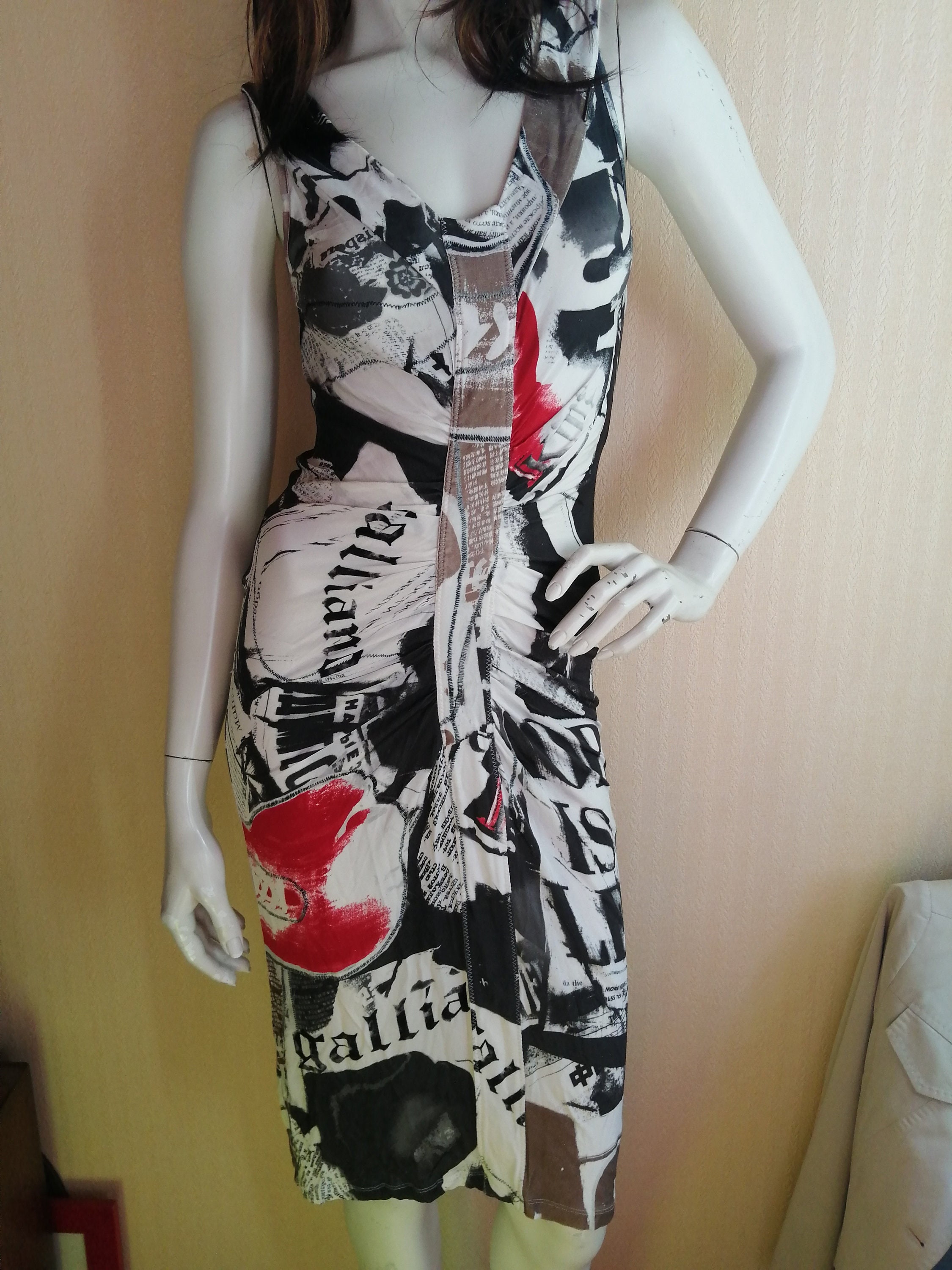 THE STORY OF The Christian Dior Newspaper Dress Carrie Wore In SATC 29Secrets #41 THE STORY OF The Christian Dior Newspaper Dress Carrie Wore In SATC 29Secrets