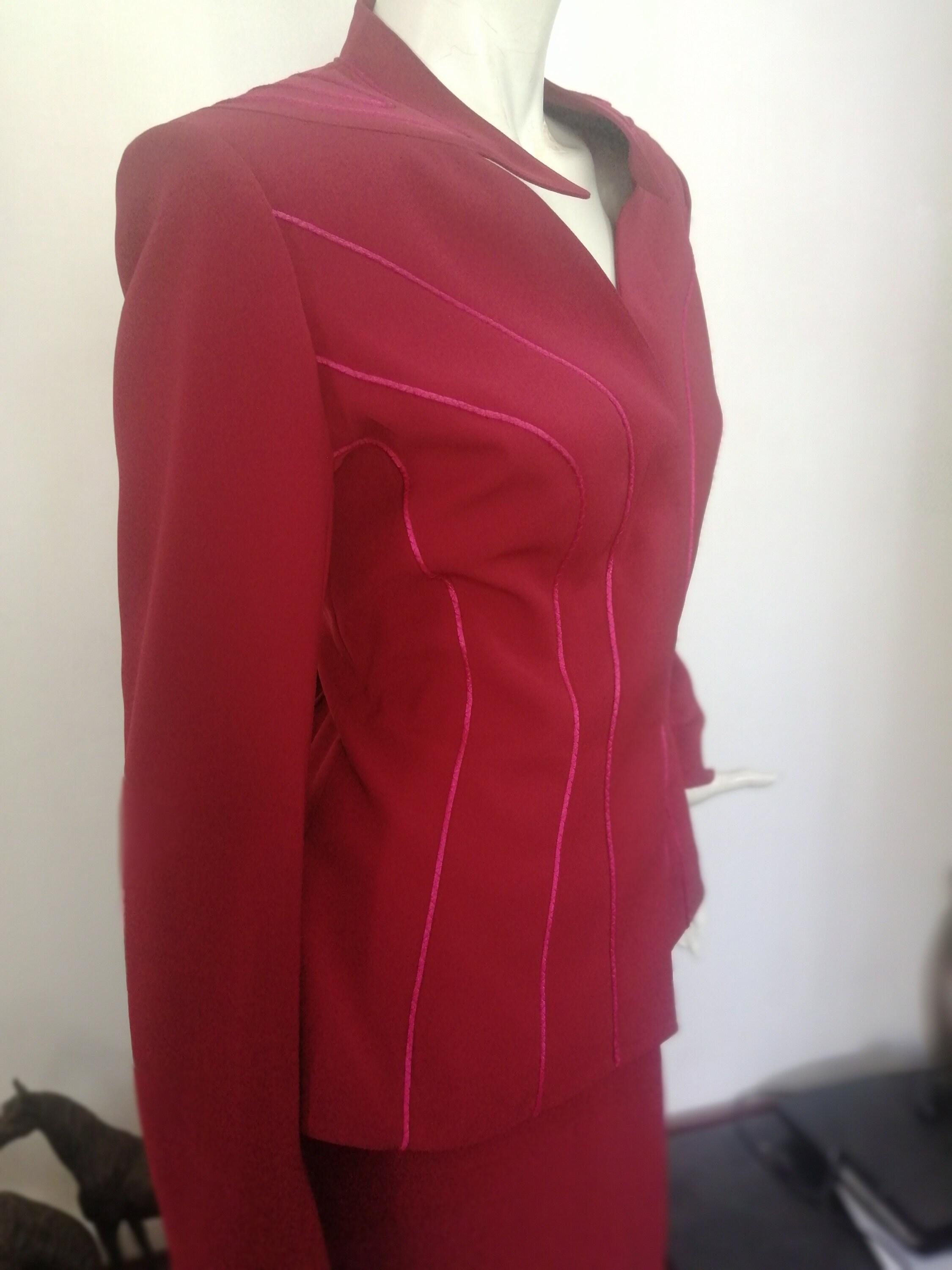 Veste Thierry Mugler Rouge Taille 40 - Coupe Cintrée, Matière Lin, Occasion Très Bon état