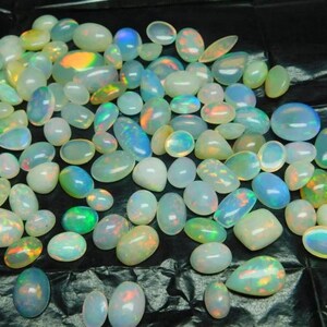 Opala de fogo natural, 6x4 mm. Preço de atacado Peso Mix Wise Shape Todos os tamanhos disponíveis Lote de cabochão opala Cabochão Lote de pedras preciosas de opala etíope.