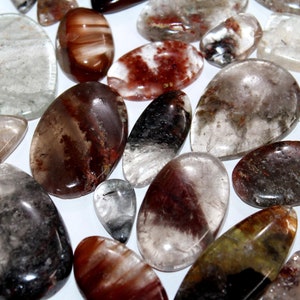 Lote de quilograma de pedra preciosa de cabochão de quartzo de jardim para fazer joias para pendente em todos os formatos de tamanhos mistos.