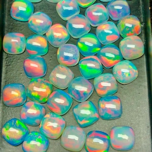 Natürliche äthiopische Opal glatte Kissen Edelstein Multi Feuer Opal Kissen Stücke kalibriert Lot, alle Größe, 5 mm bis 10 mm. Für Schmuckherstellung.