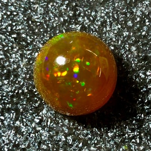 Ethiopian Opal Round Shape Multi fire, 19.60 Crt. Anello Dimensioni opale, 16x16x12 MM. Natural Appariscente Opal Fire Loose Gemstone per anello gioiello.