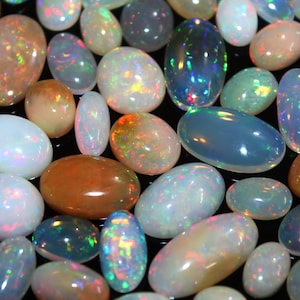 Lote de opala de tamanho livre Opala etíope Lote de opala por atacado Multi Fogo chamativo Opala de alta qualidade Cabochão oval Lote de pedras preciosas Todo o tamanho livre.