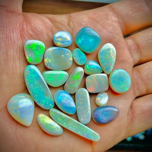 Natuurlijke Australische opaal Multi fire Opal Cabochon lot edelsteen mix Vorm Gewicht Grootte 0,50 Cent tot 10 Karaat Grootte. Australisch vuur Opaal lot.