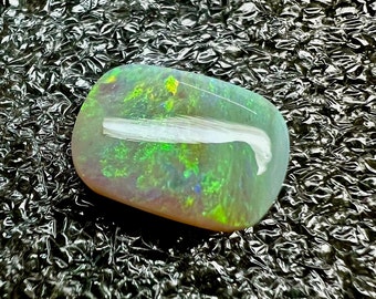 Australische opaal, 12x9x4 MM. 3 karaat. Natuurlijke vuur Australische opaal losse edelsteen Australische vuur opaal losse edelsteen.