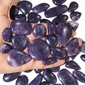 Lepidolite Cabochão Pedra Preciosa Azul Lepidolita Joias e Pendente. Todos os tamanhos misturados. Lote a granel de pedras preciosas com preço de atacado.