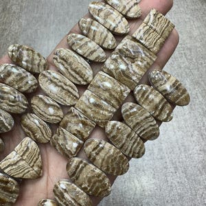 Par de cabochões de aragonita marrom, par de pedras preciosas de aragonita, lote de atacado com diferentes formatos e tamanhos usados para fabricação de joias.