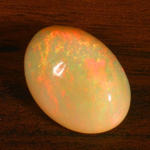 Fuoco opale Cabochon etiope 12.75 Carati. 20x14x10 mm. Ethiopian Red Opal Loose gemstone multi fire Opal fire Jewelry Making.