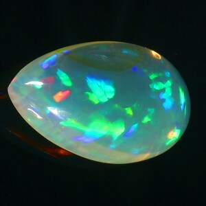 Ethiopian Opal Rainbow fuoco 7.70 Carati. 19x11x7 mm. Pera opale etiope Pietra preziosa sciolta Trasparente multi fuoco Opale fuoco Gioielleria.
