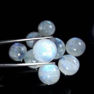 Blue Flashy Rainbow Moonstone Forme ronde Blue Flashy Taille calibrée Toutes les tailles disponibles Veuillez choisir parmi les variantes conçues.