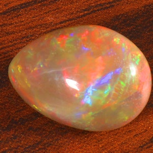 Cabochon opalino naturale Unico Fuoco Viola, 19x14x6 mm. 8.30 Crt. Welo Fire Opal Loose gemstone October Birthstone Jewelry Making.