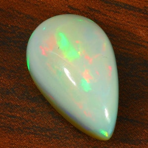Cabochon a forma di pera opale etiope, 17x11x7 mm. 7,15 Crt. fuoco Pietra preziosa colorata rosso fuoco opale pietra preziosa lucida fatta a mano.