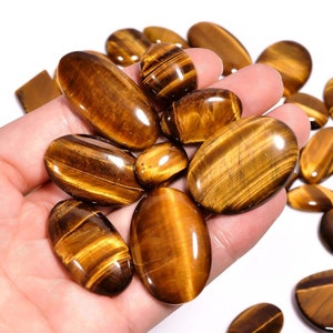 Pacote natural com cinco peças. Lote. Qualquer lote. Labradorita, arco-íris branco, olho de tigre e lote misto de pedras preciosas cabochão, formas mistas. Lote com 5 peças.