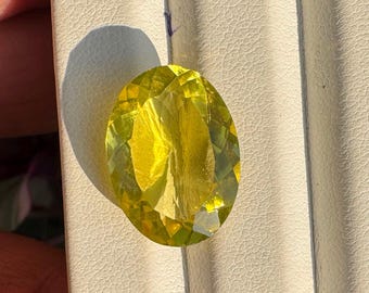洋ナシ形のレモンクォーツのルース宝石、11.45 Crt、17 x 13 x 9 MM