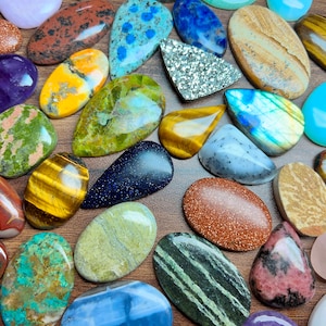 Lotto mix gemma, Cabochon mix lot, Jasper Cabochon Mix Forme E Dimensioni Cabochon liscio lucido utilizzato per la creazione di gioielli.