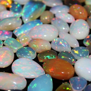 Natürlicher äthiopischer Opal Großhandel Opal Mix Form Lot, Regenbogen Blitz Feuer, Seltene Qualität Opal Karat Gewicht Opal, Geburtsstein Cabochon Edelstein.
