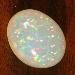 Opale di grande taglia di qualità bella, 11,85 Crt. Cabochon gemma sciolta. 17x14x8 MM. Multi Fire Opal Loose Gemstone Making Jewelry.