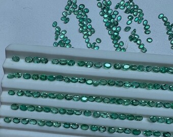 Pietra preziosa naturale di smeraldo taglio ovale, pietra preziosa sfaccettata di smeraldo verde taglio ovale di tutte le dimensioni per realizzare anelli e gioielli.