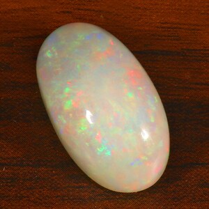Fuoco di opale etiope, 13.95 Crt. Cabochon Bellissimo cabochon di forma ovale, 22x12x10 MM. Pietra preziosa sciolta all'ingrosso Opale di qualità incredibile.