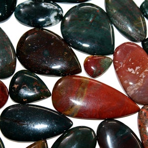 Lote a granel de quilograma de pedra de sangue natural, pedra preciosa de um lado plano, lote de pedras preciosas de mistura solta semipreciosa de alta qualidade AAA, todos os tamanhos, formato misto.