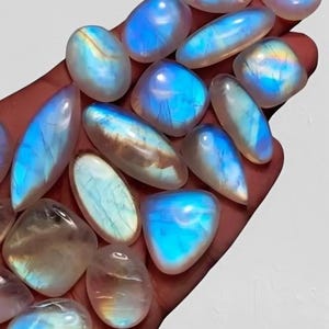 Lotto di cabochon di pietra di luna blu naturale di alta qualità, 15-30 mm. Lotto di cabochon arcobaleno bianco, cabochon di pietra di luna arcobaleno, lotto di pietre preziose cabochon.