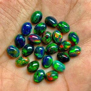 Ethiopische zwarte opaal Gekalibreerde cabochon multi Fire Opal mix Vorm edelsteen Veel zeldzame kwaliteit opaal Cabochon AAA Natuurlijke Ethiopische vuuropaal.