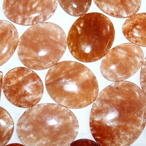 Lote atacado 100% quartzo morango boa qualidade quilograma lote pedra preciosa cabochão, pedra preciosa morango para fazer. Lote misto de todos os tamanhos.