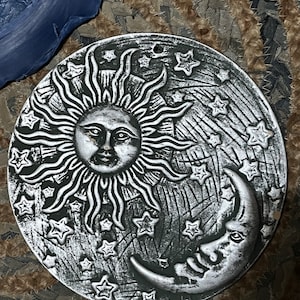 New Design Large Sun and Moon Plaque Round Mold Hand Brushed Latex Mould for Plaster or Concrete