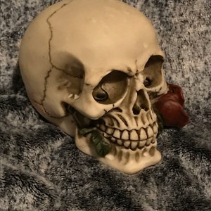 Latex Skull with Rose Mold: Concrete, Plaster Ornament