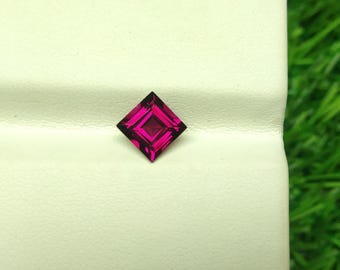 Rhodolite Garnet Gemstone: 1.50 ct Square Cut, Purple-Pink Sparkle