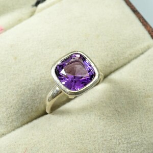 925 solid sterling silver ring.Violet Amethyst Ring. Amethyst sterling silver ring. Amethyst Cushion silver ring.Gift for her.Handmade Ring.