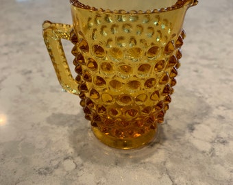 Crema Hobnail de vidrio Fenton en color ámbar., década de 1950, coleccionable, utensilios de cocina, vidrio, jarrón