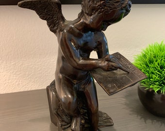 Querubín de bronce vintage, Cupido, musa de escritura, figura, ángel. Exquisita decoración del hogar, posiblemente de 1920-1940.