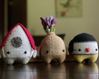 Crocus flower, bird, and birdhouse! Handmade crochet amigurumi
