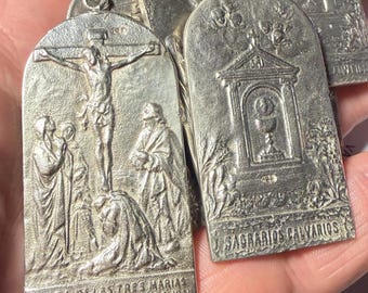 Spanish Religious Medal/Pendant – Bartolomé Maura – Crucifixion and Eucharist