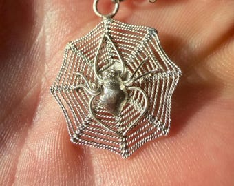 Spiders Web Vintage Silver Pendant Necklace | Restored Jewellery | New Soldered Bail & Chain | 1970s Style